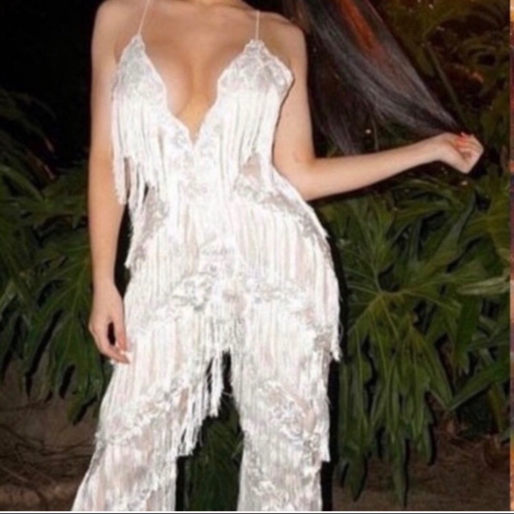 LOOKING FOR THIS JUMPSUIT :)
